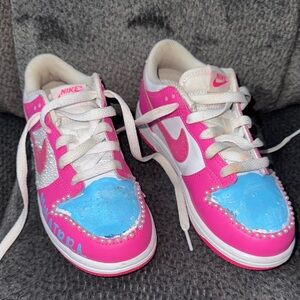Nike Kids Sneakers in Pink, white, blue